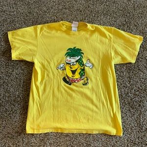 🍍 Early 2k Dole “HUG A PINEAPPLE” shirt 🍍